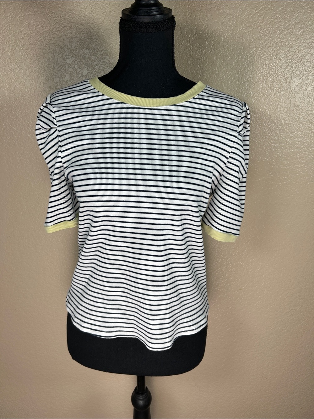 Gilli Black & White Striped Ribbed Puff Sleeve Top Size Large